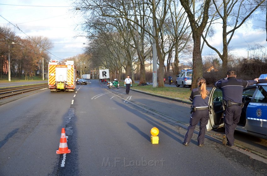 VU PKW Baum Koeln Muelheim Pfaelzischer Ring P054.JPG